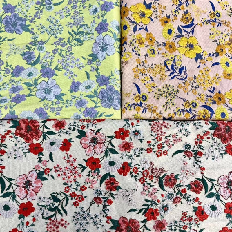 Vintage Sewing Textile - Tela Jacquard Floral Pequeña Roja, Estilo